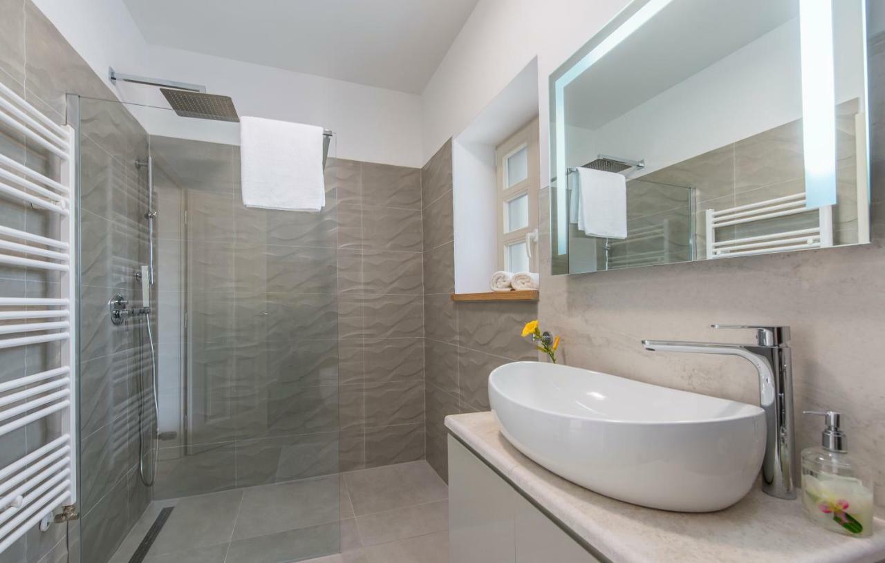 Design And Luxury Villa With Pool Kukci Eksteriør bilde