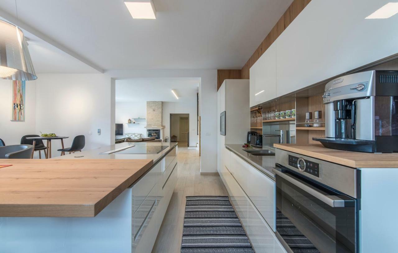 Design And Luxury Villa With Pool Kukci Eksteriør bilde