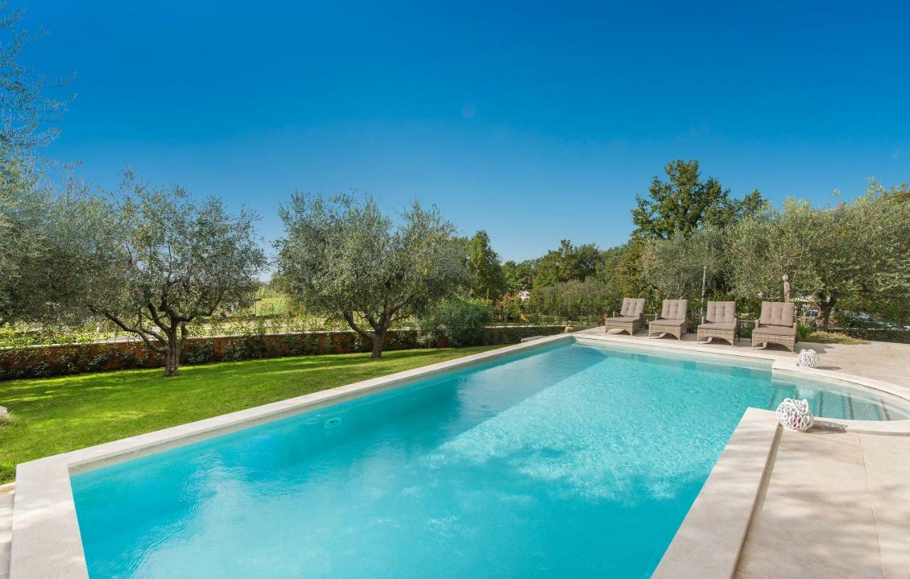 Design And Luxury Villa With Pool Kukci Eksteriør bilde